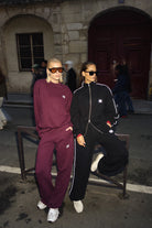 Zwarte joggings set met reflecterende strepen op zijkant van naetur