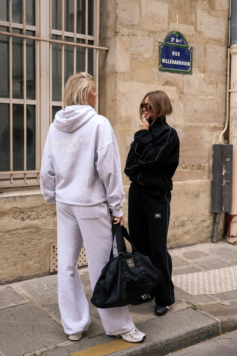 unisex overzised hoodie vest in grijs met artwork van naetur joggingspak