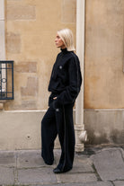 Zwarte joggings set met reflecterende strepen op zijkant van naetur