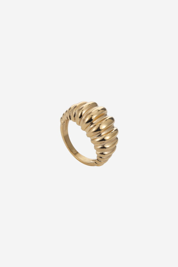 Ribbed-Dome-Ring-Gold